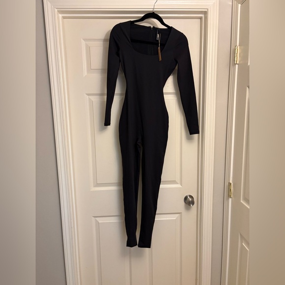 SKIMS Sleek Grey Long Sleeve Jumpsuit - Picture 2 of 6